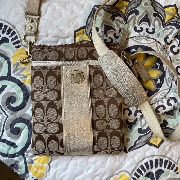 Coach Crossbody - Picture 1 of 2